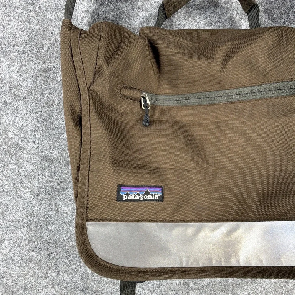Patagonia (48279) Large Critical Mass Padded Messenger Bag Cycling EUC 2009